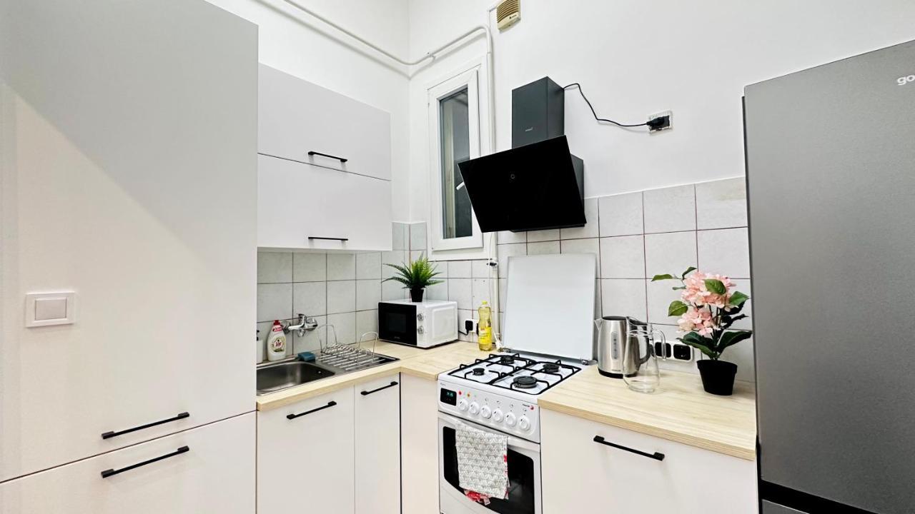 Jozsef 18 Apartment - 5 Mins To New York Cafe Budapešť Exteriér fotografie
